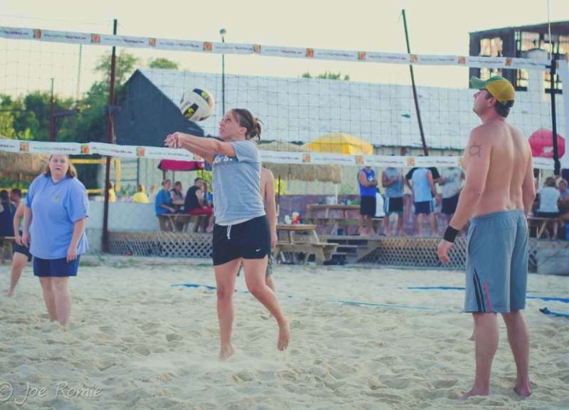 bump set beach volleyball