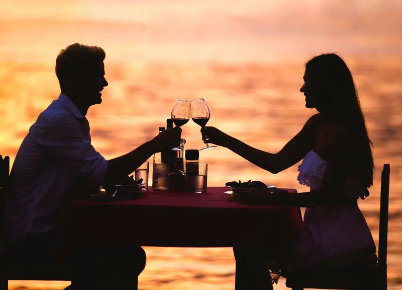 Romantic Dinner by the Shore with boyfriend